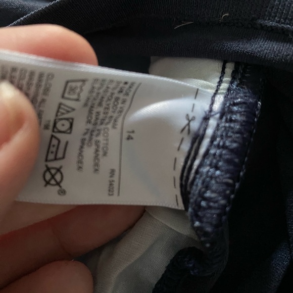 Old Navy Maternity skinny jeans - Picture 2 of 3